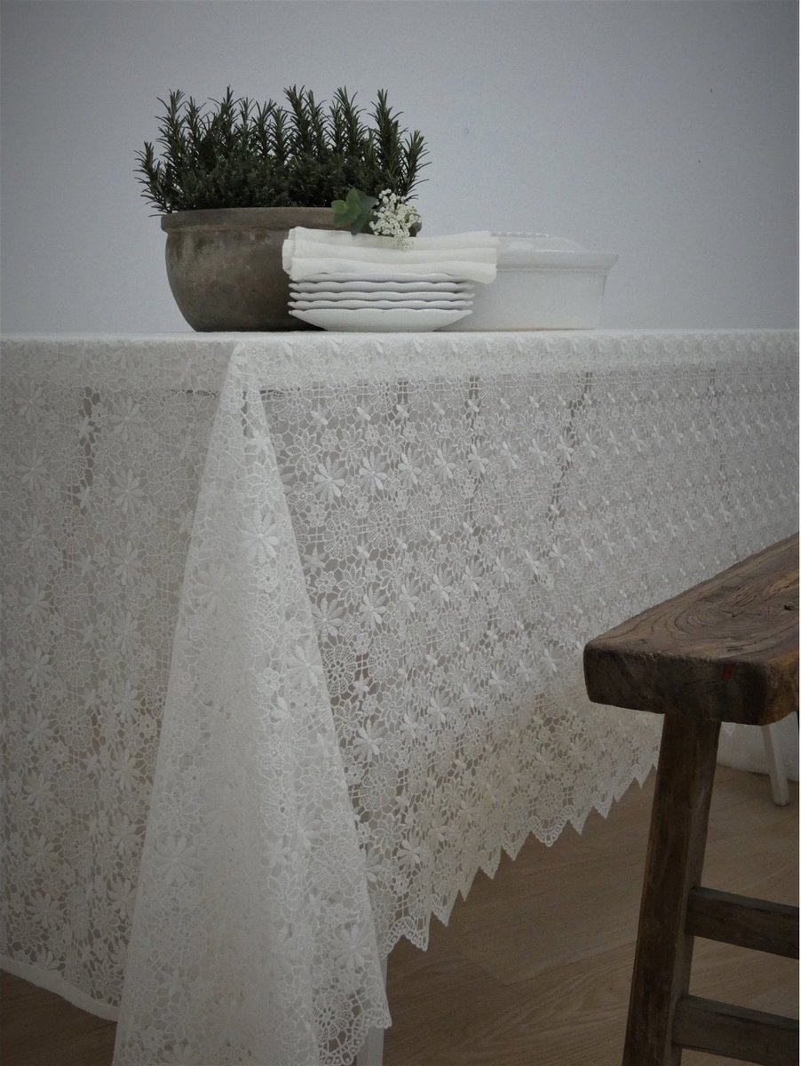 Tafellaken | Margaret - Geborduurd Kant - Gebroken Wit - Vintage Bloemenpatroon - 180x280 cm - Pimlico