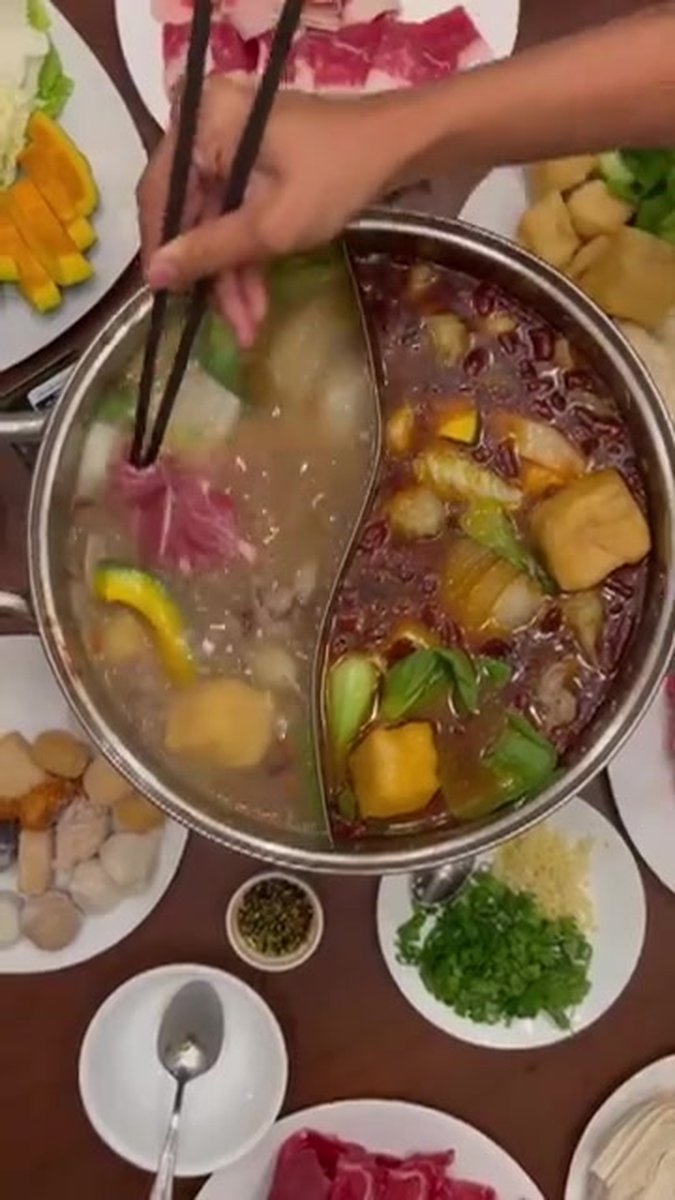 Fetcoi 304 roestvrij stalen kookpan, soeppan met deksel, Chinese Hot Pot, Yin Yang hotpot, met 2 soeplepels, 32 cm, voor inductiekookplaat, gasfornuis
