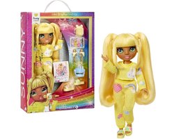 foto van Rainbow High Junior High Pyjamaparty - 23 cm - Sunny (geel) - Modepop