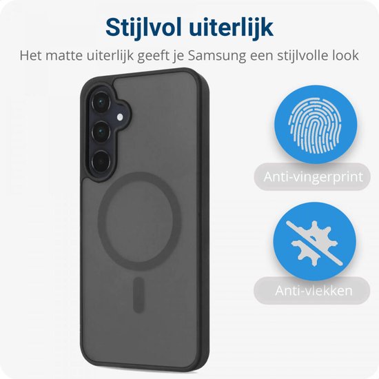 Zwarte matte beschermhoes met MagSafe-ring en camera-uitsparing. Twee blauwe iconen: anti-vingerafdruk en anti-vlekken.