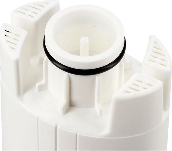 Close-up van de onderkant van een wit waterfilter met een zwart rubberen ring en zes uitsteeksels.