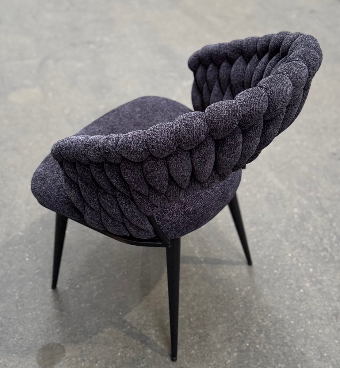 mbc-living - vlechtstoel - boucle stof antraciet - zwart onderstel