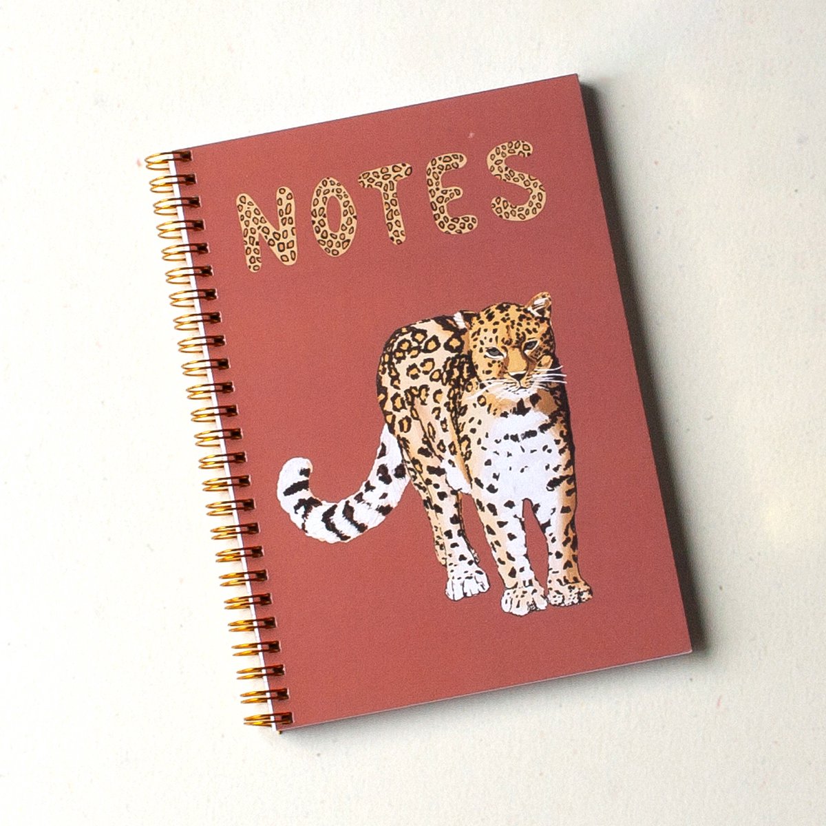 Luxe notitieboek A5 - Leopard - Cadeautje juf - Aardetinten - Notitieboek met harde kaft - Notitieboek met ringband - Notitieboekje luipaard -Gelijnd