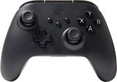 Zwarte PowerA controller, frontaal weergegeven met A, B, X, Y knoppen en joysticks.