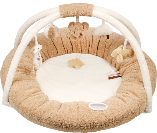 Beige speelkleed met bogen en speeltjes: giraffe, bal, teddybeer, wolk en ster.