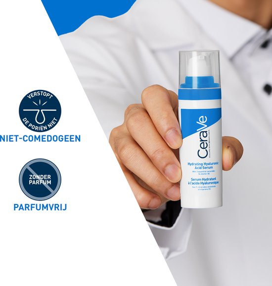 Een hand die CeraVe Hydrating Hyaluronic Acid Serum vasthoudt. Twee cirkels met tekst: "NIET-COMEDOGEEN" en "PARFUMVRIJ".