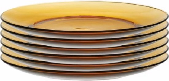 Empilement de six assiettes de dîner Duralex Lys Ambre, chacune avec une finition ambre transparente et un bord noir.