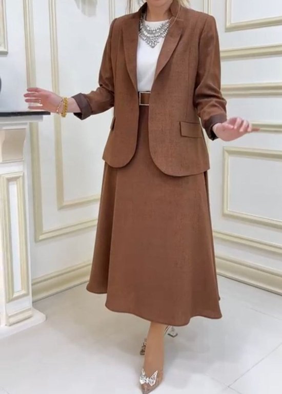 Costume femme, veste, ensemble jupe, tenue d'affaires, style