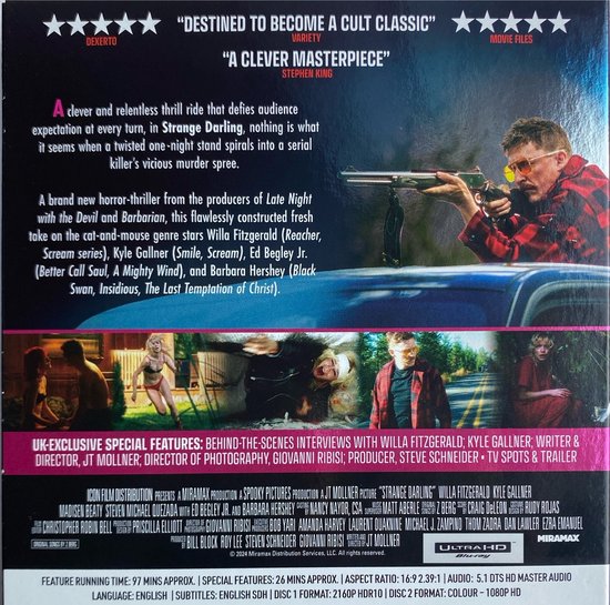 Achterkant van de Strange Darling Blu-ray met recensies, cast en film beschrijving.