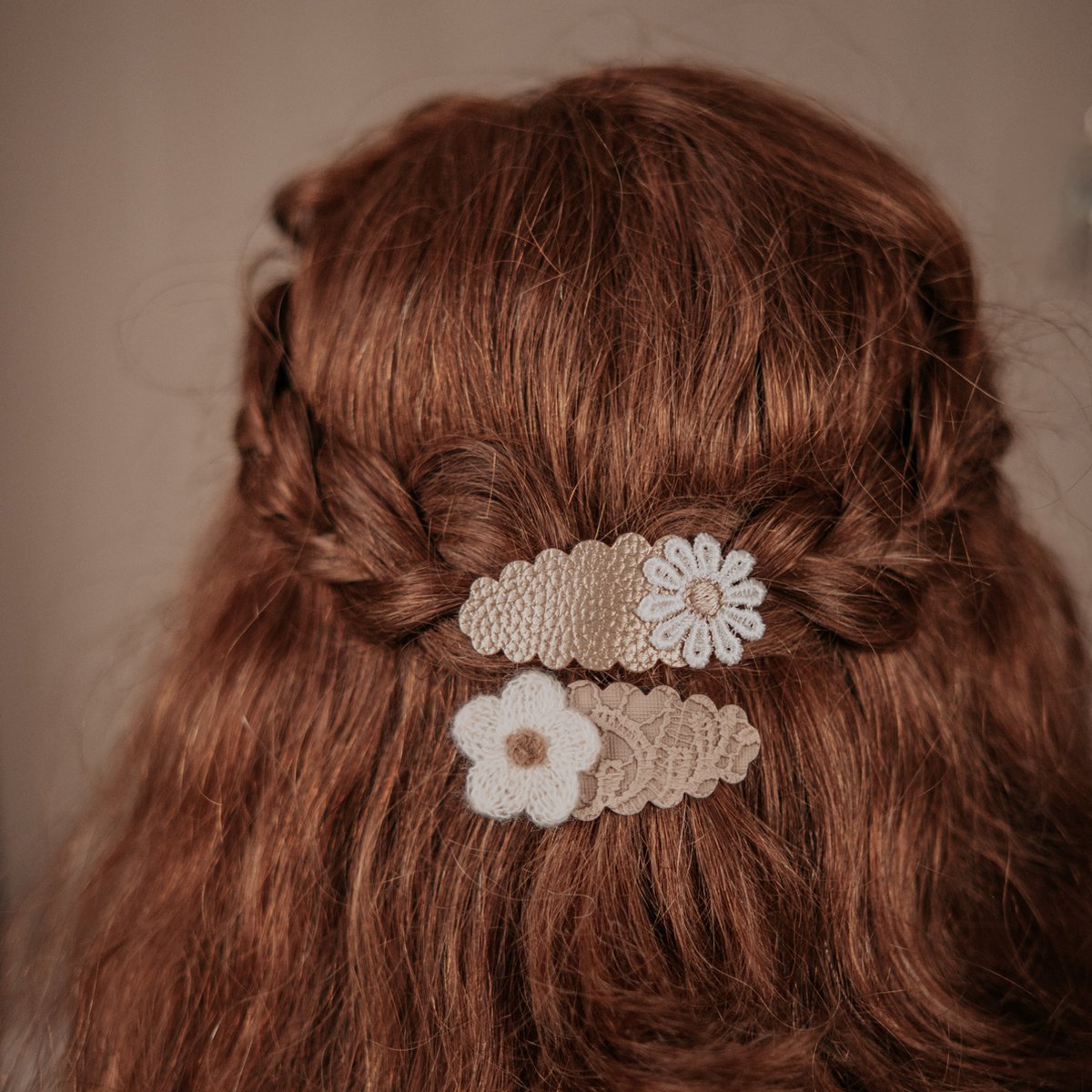 Haarspeldjes Meisje – Bloemen - Goud - Beige - 2 stuks