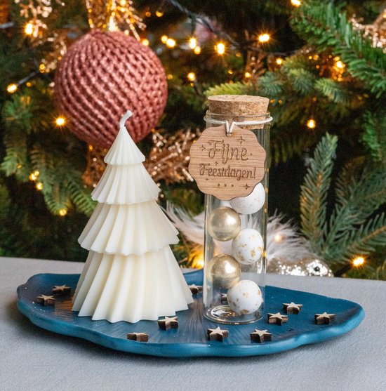 Geschenkset schoteltje in bladvorm in petroleumblauw met kerstboom kaars - Handgemaakt van Duurzaam Jesmonite met Sojawaskaars en Glittereffect – Decoratie voor Huis, Cadeau, Kerst, Oudjaar & Nieuwjaar - Origineel - Cadeau - Idee