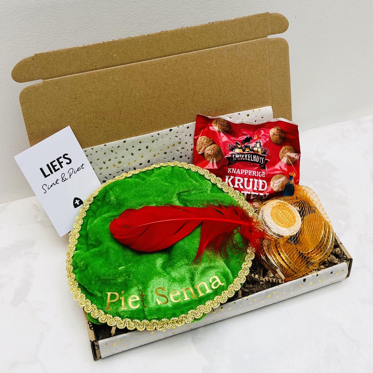 Pietenmuts met naam - pietenbaret groen - brievenbus cadeau - sinterklaas cadeau - pieten pet - kruidnoten en chocolade euromunten