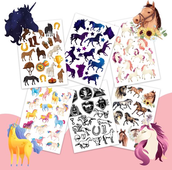 Overzicht van vellen met paarden- en eenhoorntattoos, met op de voorgrond een arm met tijdelijke tattoos van paarden.