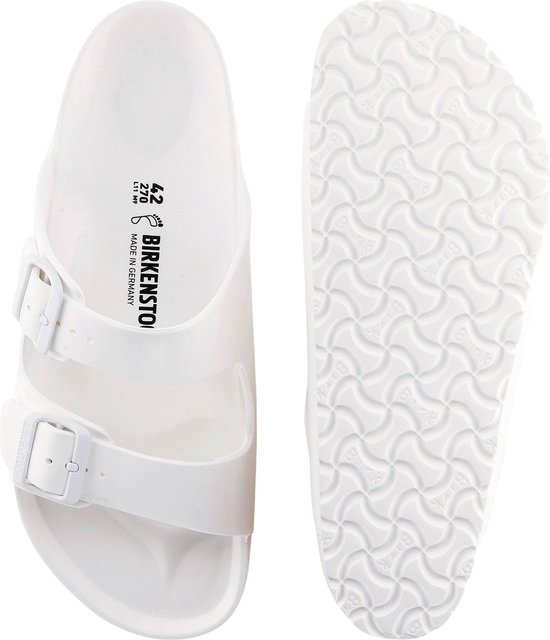 Binnenzijde en zool van een witte Birkenstock Arizona EVA slipper.