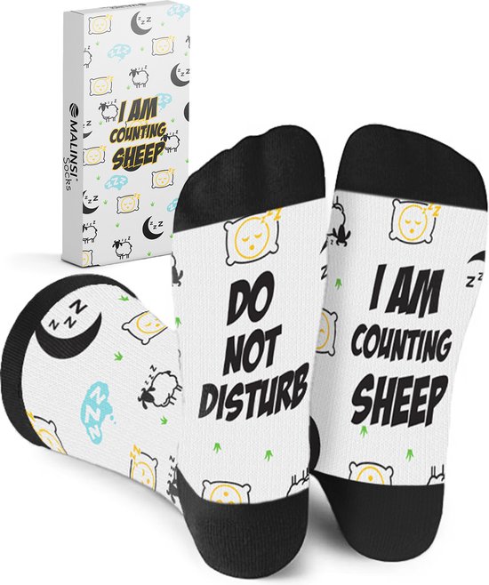 Malinsi® Grappige Sokken Slaap - I'm Counting Sheep - Leuke Huissokken Heren & Dames - Gekke Cadeaus Cadeautjes Volwassenen - Funny Socks - Vrolijke Giftset met Tekst - Cadeau voor Mannen & Vrouwen - Moederdag Haar Vaderdag Geschenk Geschenkset