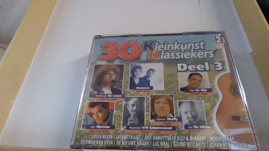 CD hoes met '30 Kleinkunst Klassiekers Deel 3'. Bevat 7 portretten van artiesten.
