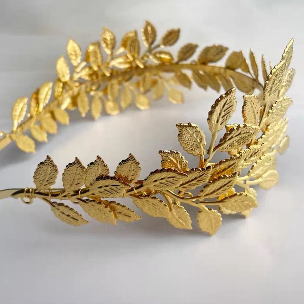 Gouden Ketting Voor De Bruid Stock Afbeelding - Image of symbolisch, blauw: 264274195