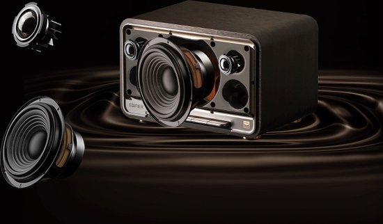 Edifier D32 speaker met donkerhouten afwerking, toont de interne luidsprekercomponenten naast het apparaat.
