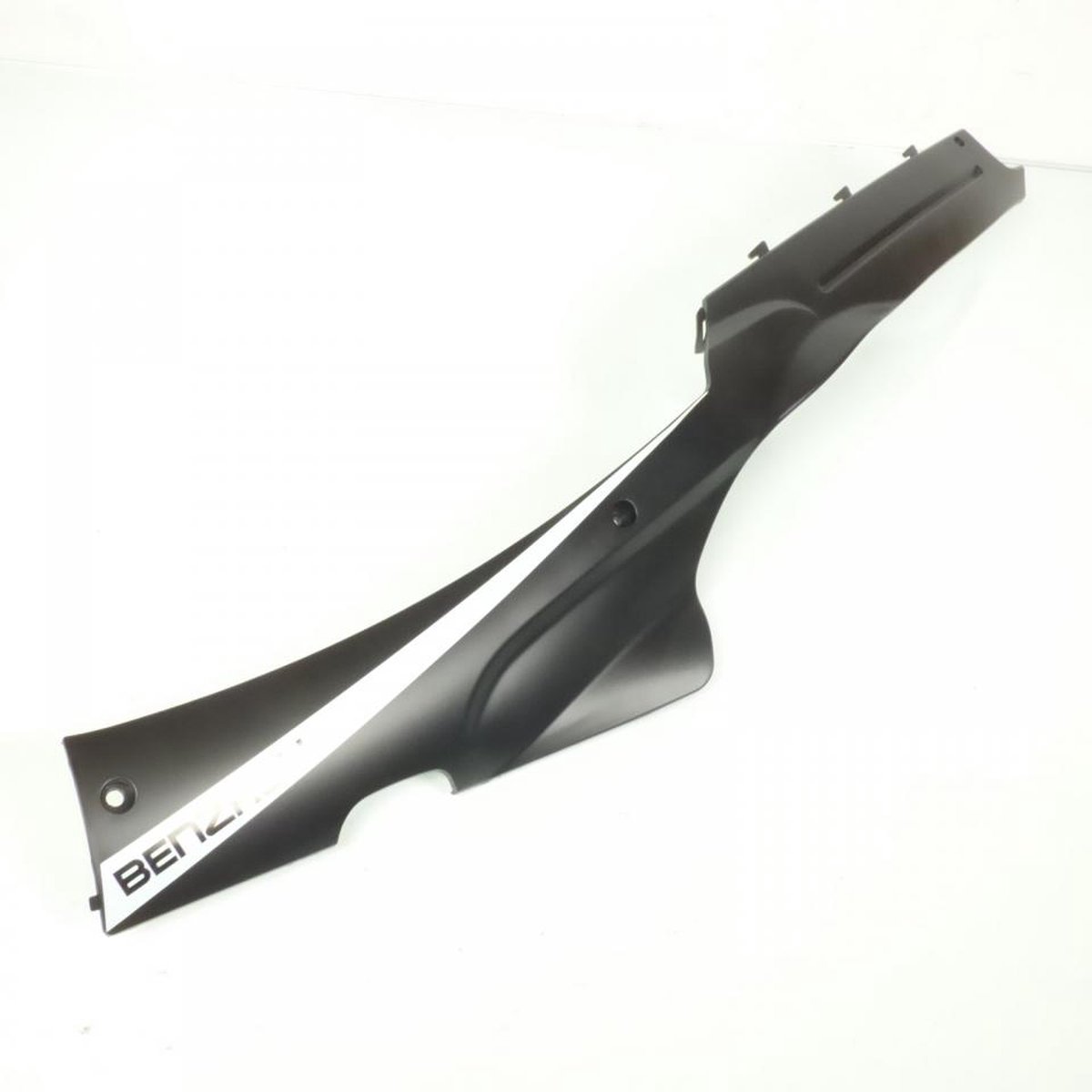Sabot bas de caisse gauche origine pour Scooter Yiying 50 YY50QT TB00-070301004 / noir mat Neuf