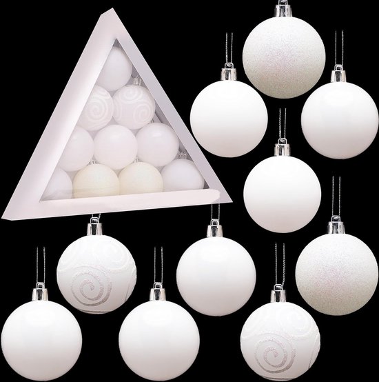 Kerstboom Met Gouden En Rode Ballen Geïsoleerd Op Witte Achtergrond. Stock Afbeelding - Image of