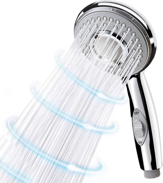 Verchroomde douchekop met een 'aan/uit' knop, sproeit water in cirkelvormige patronen.