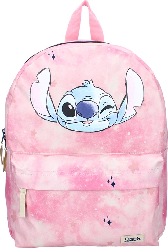 Roze rugzak met Stitch-print, met een grote afbeelding van Stitch die knipoogt, en kleine sterren.