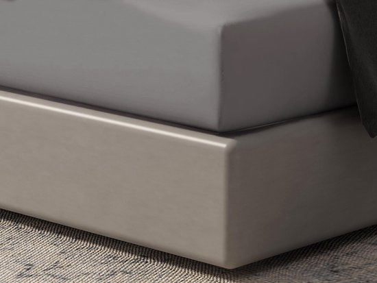 Draps gris sur un sommier tapissier taupe