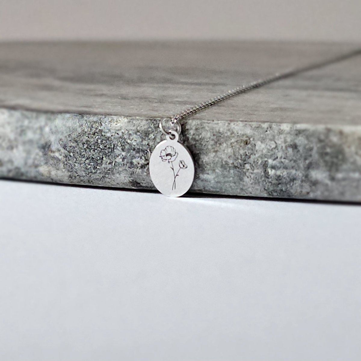 Ellen Life Jewelry | Augustus Geboortebloem Kettingen - Zilver Gepersonaliseerd Keeting - Verjaardag Cadeau Vriendin & Vrouw - Geboortemaand Ketting met Hanger - Handgemaakte Sieraden