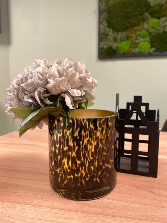 Glas met een iriserende laag voor Tiffany