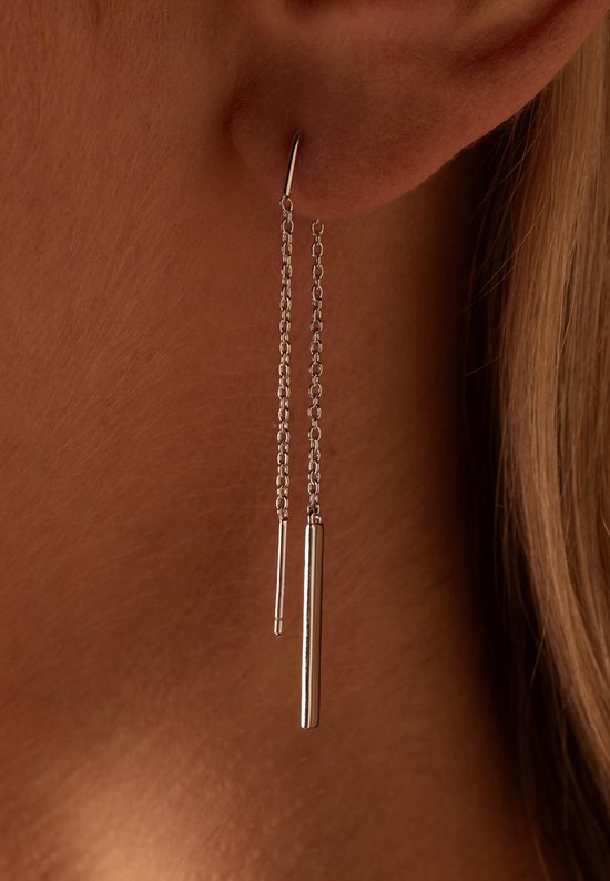 Boucles d'oreilles en argent à travers la barre