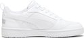 Witte Puma sneaker, zijaanzicht, met Puma logo en veters.