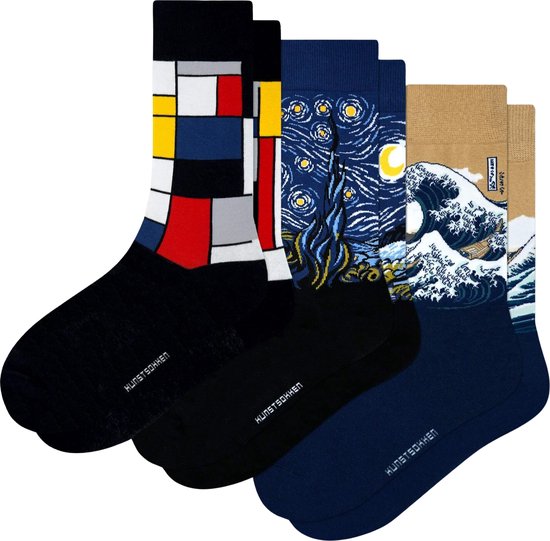 Drie paar sokken met kunstmotieven: Mondriaan, De Sterrennacht en De Grote Golf.
