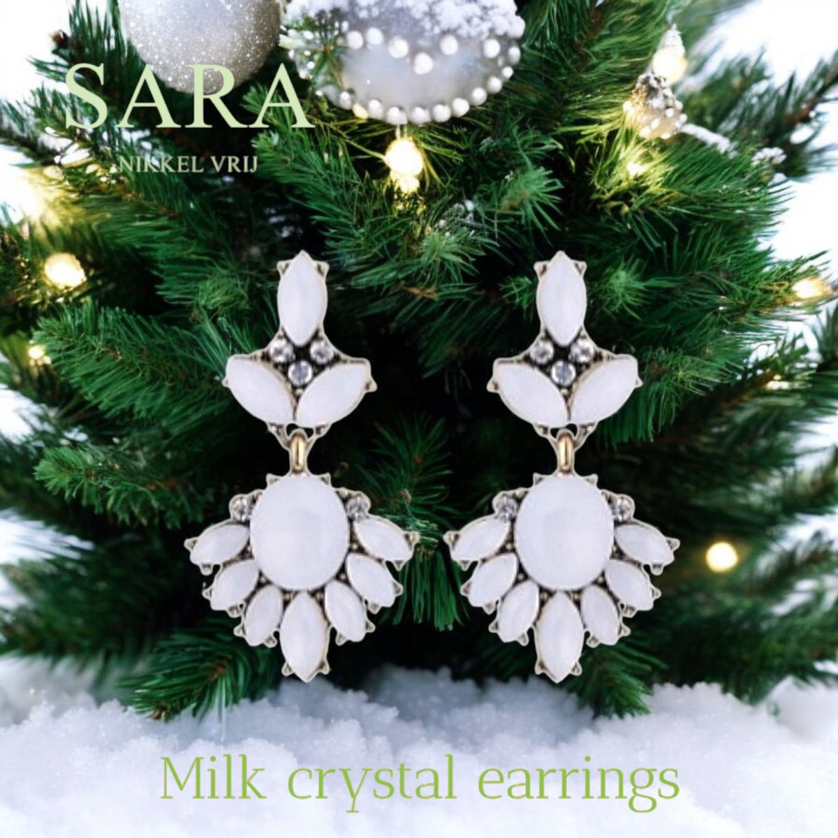 Fashion jewelry - SARA - Statement oorstekers oorbellen oorhangers - Melk Wit en Blank Czech crystal - Antique Gold Look - 4x2 cm - volwassemen jeugd - dames meisjes - casual - feest gala bruiloft - feestdagen