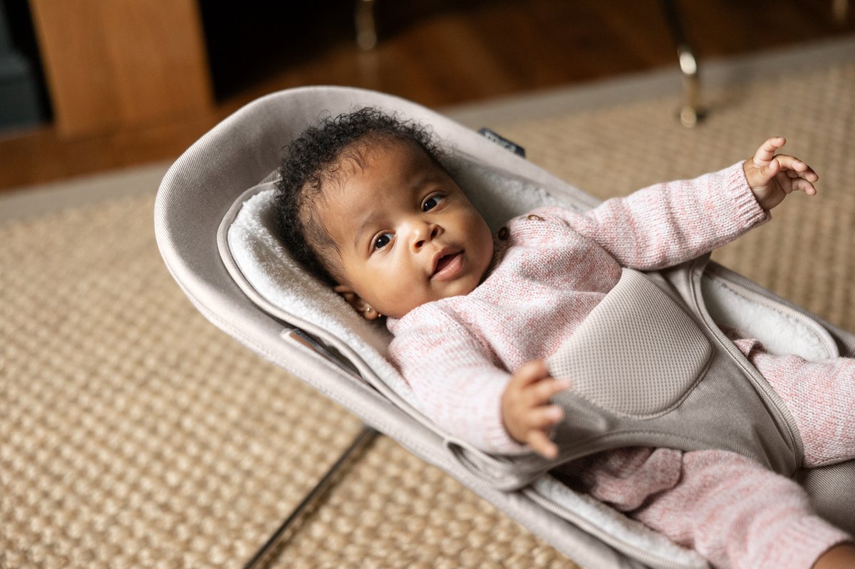 UPPAbaby - Mira Charlie - Wipstoel - Bouncer - Zand - Zwart frame met houten voet - Baby en Peuter - 2-in-1 Schommelstoel - Relax thumbnail 4