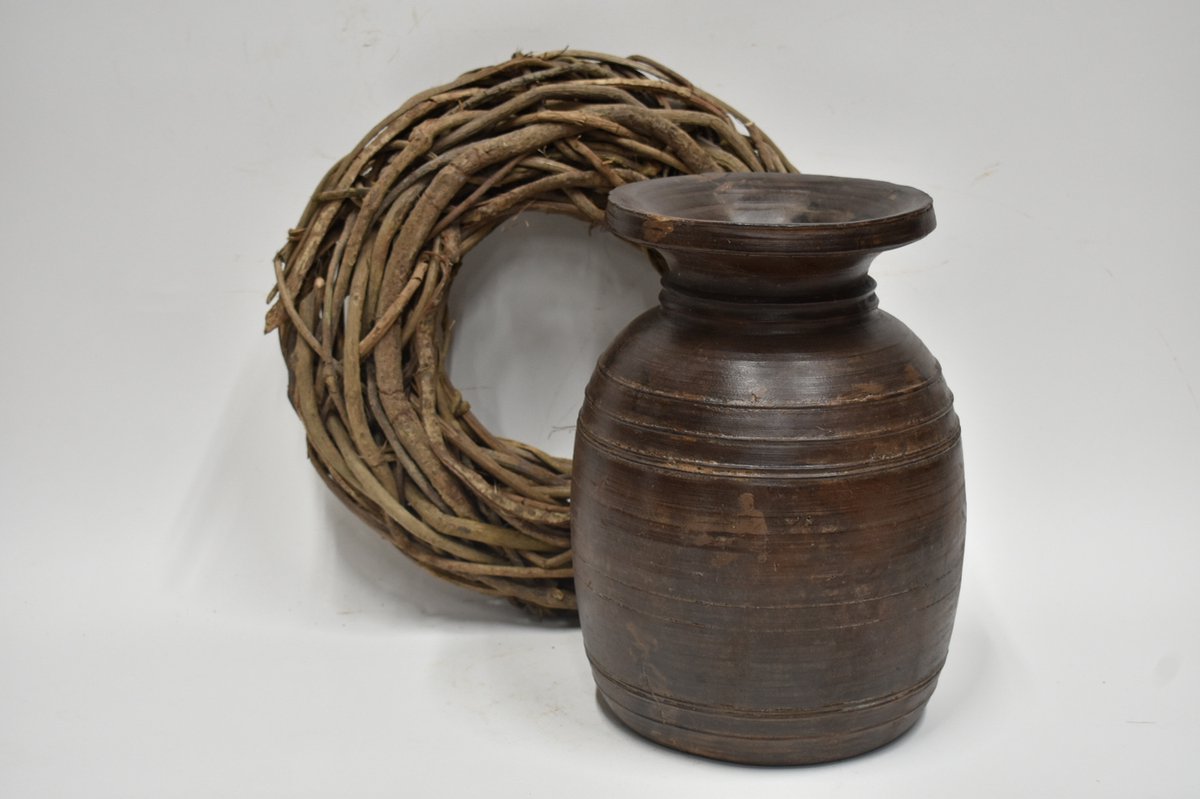 Authentieke bruine houten Nepalese pot / kruik H 31.5 cm - Oude houten Nepalese pot - landelijke sober stoer (35)