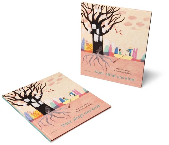Twee exemplaren van het boek 'Voor altijd ons kind' in verschillende hoeken, met de illustratie van de boom en kinderen in een boot.