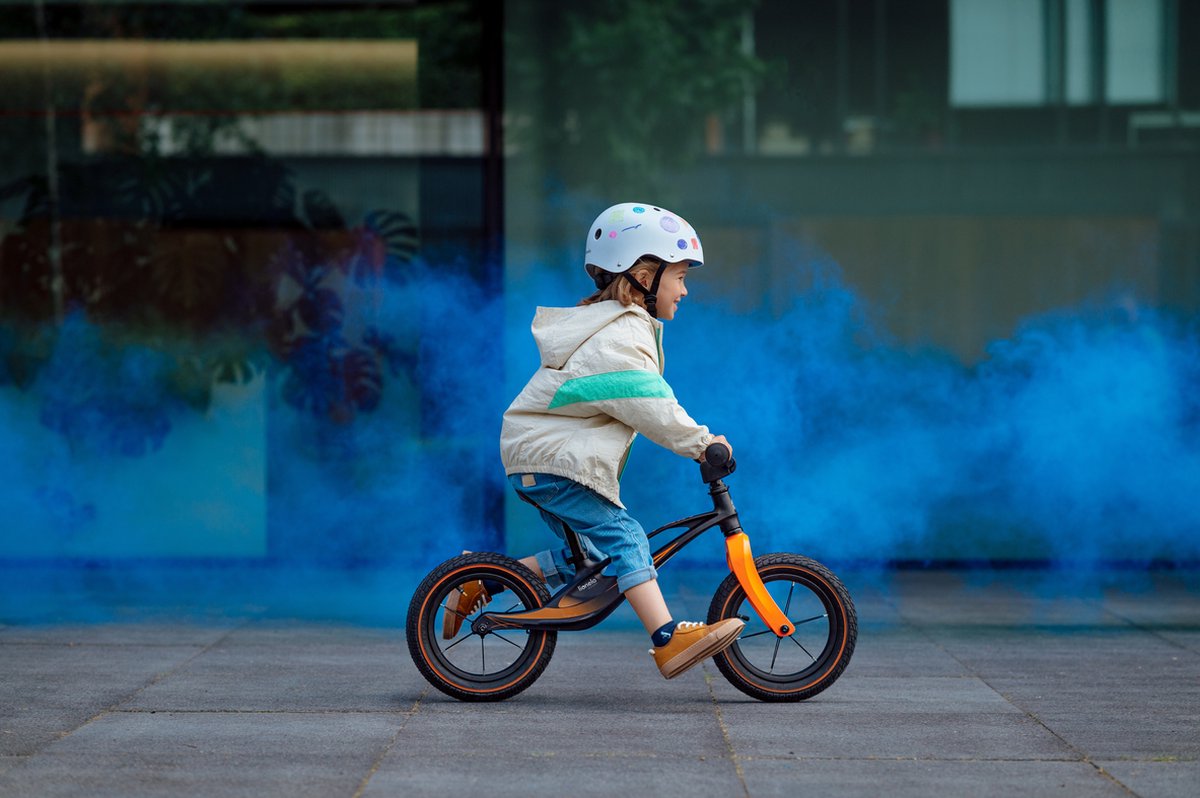 Lionelo Helmet Fietshelm voor kinderen - Maat 50-56cm - 20x23cm - S - Intertek Certificering - ABS & EPS Materialen - Verstelbare Pasvorm - 11 Ventilatieopeningen - Extra Kinbeschermer - Personaliseerbaar met Krijt en Stiften - EN1078 Gecertificeerd – foto 8
