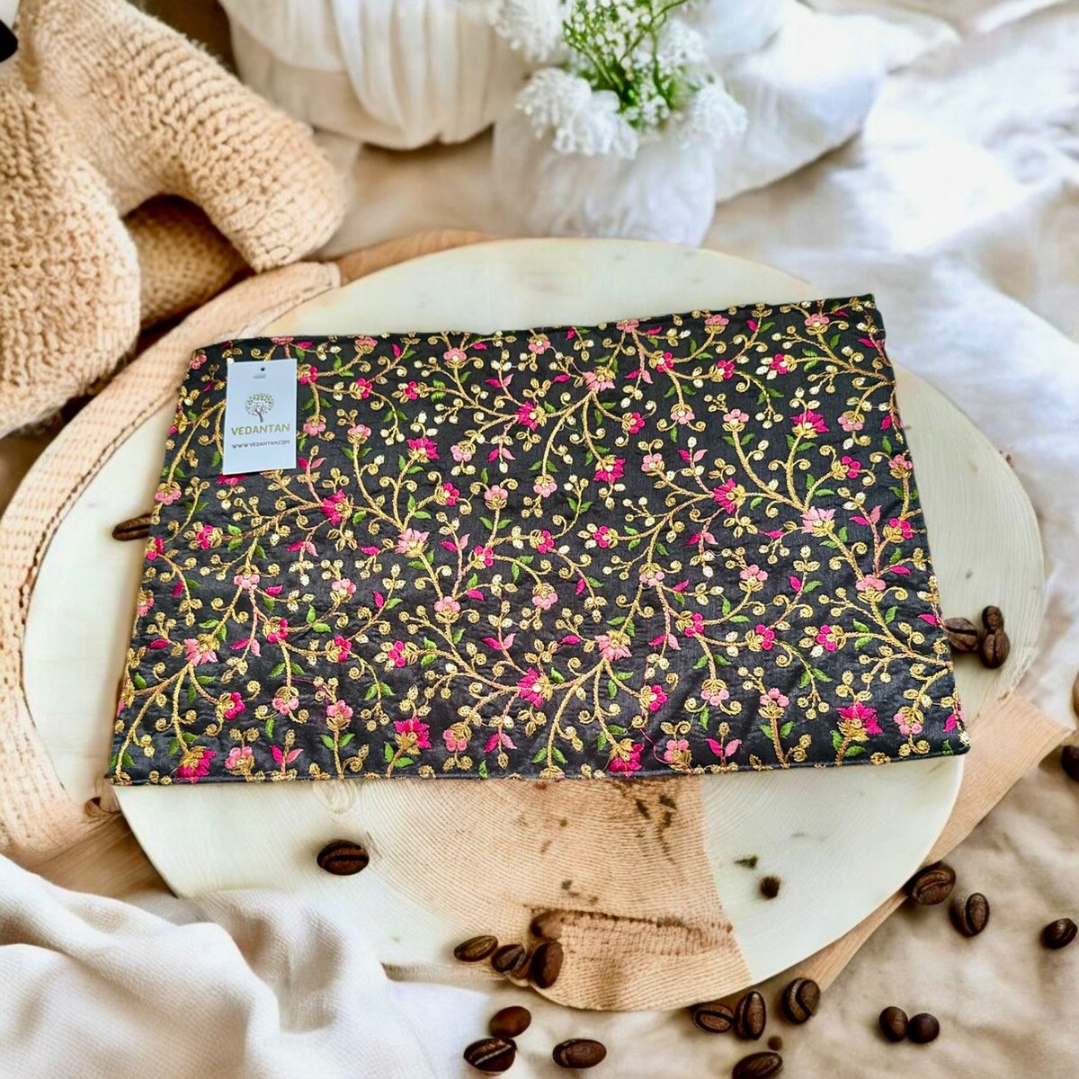 Placemat met etnisch borduurwerk - placemats katoensilk - 45 x 30 cm - 2 stuks - Bordonderzetters antislip - Tafeldecoratie - Tafelonderzetter - Luxe tafeldecoratie - Placemat - Onderzetter - Tafeldecoratie accessoires - Kerstmis - Feest