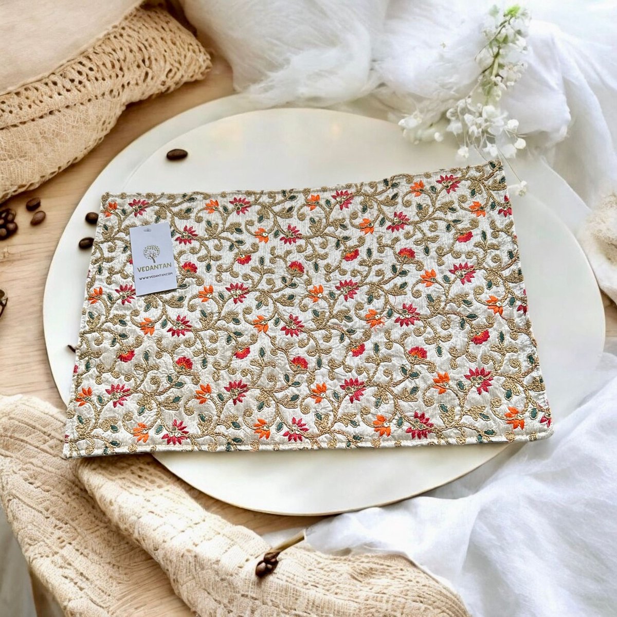 Placemat met etnisch borduurwerk - placemats katoensilk - 45 x 30 cm - 2 stuks - Bordonderzetters antislip - Tafeldecoratie - Tafelonderzetter - Luxe tafeldecoratie - Placemat - Onderzetter - Tafeldecoratie accessoires - Kerstmis - Feest