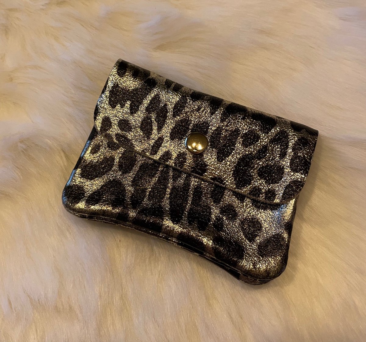 Portemonnee Klein Panterprint GOUD Metallic - 11 cm x 8 cm - Wallet - Geld - Betalen - Accessoires - Accessoire - Mode - Fashion - Echt leer - Leather - Panter - Dames - Vrouwen - Mama - Cadeau - Kado - Luxe uitstraling - Mini - Small - Dame - Trendy op Prijzenvolger.com