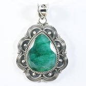 Pendentif en argent sculpté avec émeraude