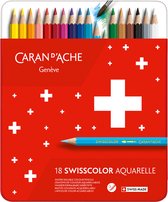 Rode doos met 18 Caran d'Ache Swisscolor Aquarelle potloden, met een Zwitserse vlag en regenboogkleurige potloden aan de bovenkant.