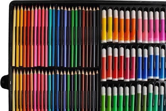 Dubbele rij kleurpotloden, in regenboogkleuren, en rijen stiften in diverse kleuren.
