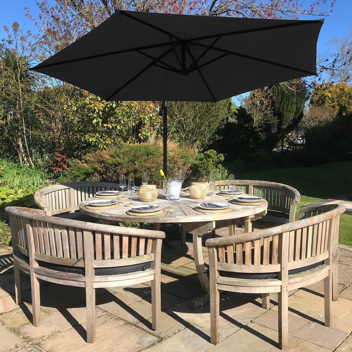 Zweefparasol - Zwart - 247x300x300 cm - Draai- en kantelbaar - Incl. Beschermhoes - UV bescherming