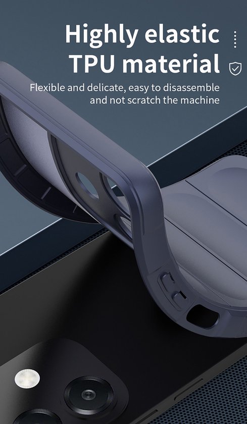 Flexibele zwarte TPU telefoonhoes, die wordt uitgerekt om de elasticiteit te tonen.