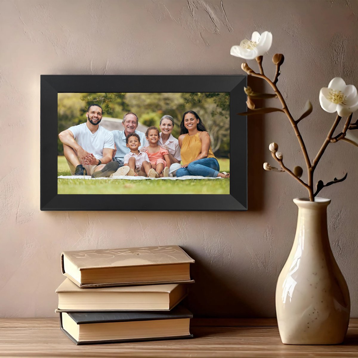 Digitale Fotolijst met WiFi - Frameo App - 10.1 Inch HD - Touchscreen - Foto's en Video's - Fotokader - Digitaal Fotolijstje - Digital Photo Frame - Fotolijsten - Vaderdag Cadeau voor Papa - Cadeaus voor Hem - Zwart - Silvergear thumbnail 6
