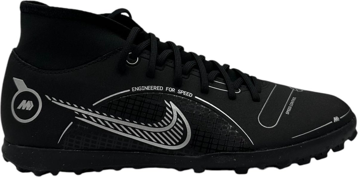 Nike Superfly 8 voetbalschoenen voor mannen in zwart, maat 40.5, met een gestroomlijnd ontwerp en gripnoppen.
