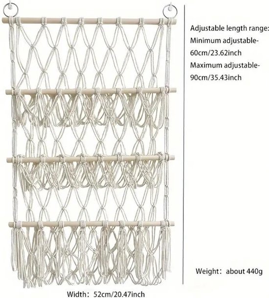 Système de rangement blanc en macramé avec bâtons en bois et franges, largeur 52cm.