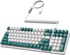 Clavier mécanique blanc et vert avec un câble USB blanc enroulé.