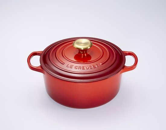 Leugen theater afdrijven Le Creuset Signature Braadpan - 5,3 liter - 26 cm - Kersenrood met gouden  knop | bol.com